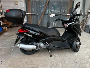 Yamaha x-max 125