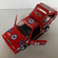 Modello auto lancia delta s4 rossa burago