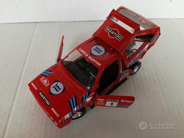 Modello auto lancia delta s4 rossa burago