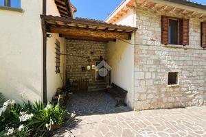 MONOLOCALE A GUBBIO