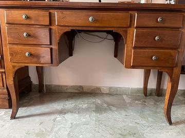 Scrivania in noce massello