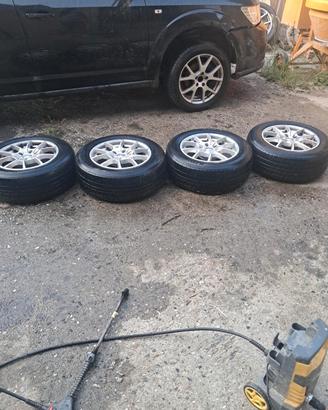4 cerchi in lega 17" 5x127 ET35 7J Alcasting