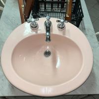 Sanitari bagno in porcellana rosa