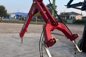 Gru Cosmec con pistone idraulico