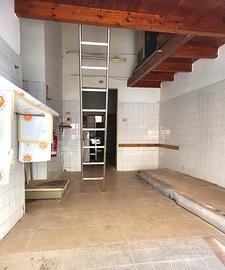 Panificio da mutare in appartamento con box auto