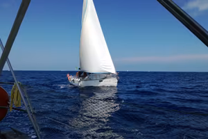 Barca a vela natante