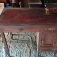 scrivania legno con cassetti