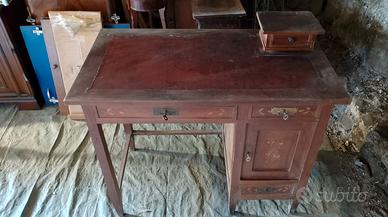 scrivania legno con cassetti