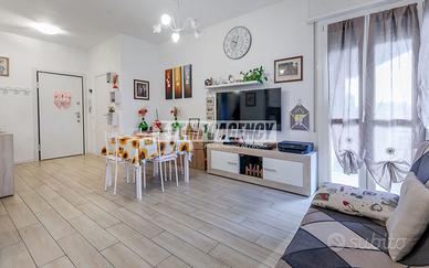 AMPIO DUE LOCALI RISTRUTTURATO E PANORAMICO