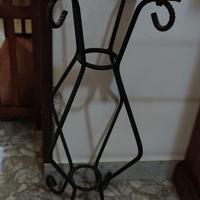 Porta vasi in legno massello e ferro battuto