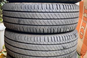 Gomme estive 225 70 R 15 C Michelin