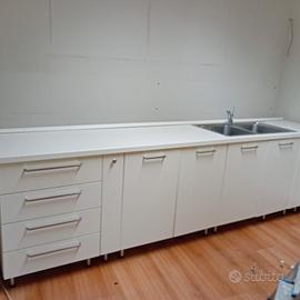mobili per lo studio dentistico 