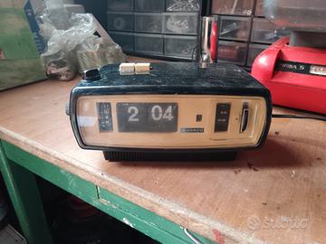 RADIOSVEGLIA A PALETTE VINTAGE SANYO