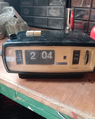 RADIOSVEGLIA A PALETTE VINTAGE SANYO
