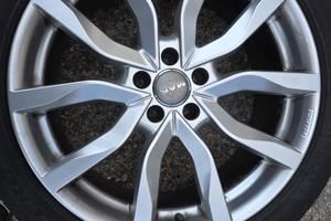 Gomme Pirelli 255/40 R20 101Y + Cerchi in Lega MAK