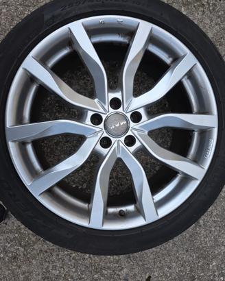 Gomme Pirelli 255/40 R20 101Y + Cerchi in Lega MAK