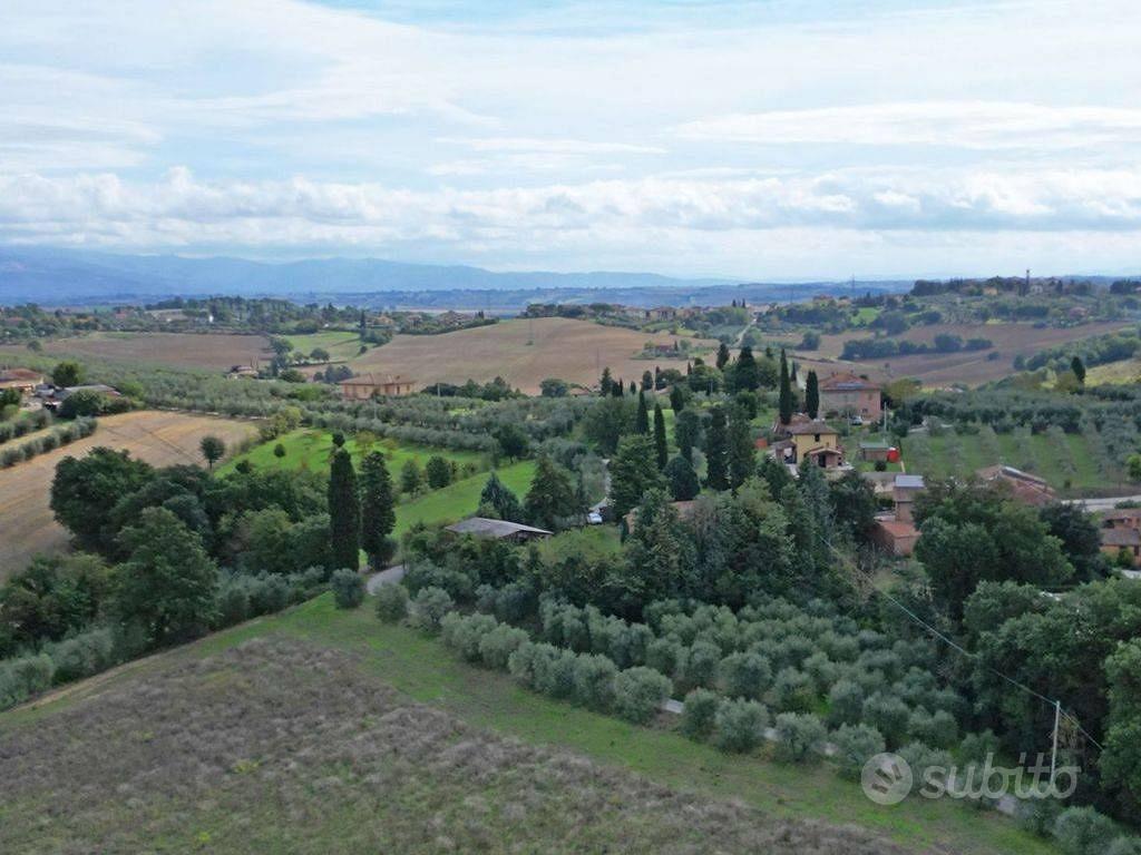 Rustico / Casale di 400 m² con 3 locali e box auto - Vista 2