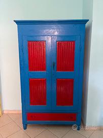 Mobile vintage in legno colorato stile rustico