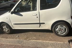 Vendita meravigliosa Fiat 600 iscritta all'Asi
