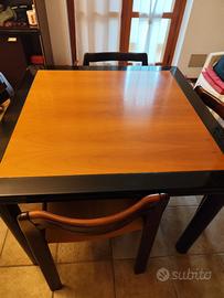 Tavolo a libro in noce e laccato lucido nero