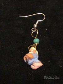 Orecchino con piccolo gnometto in ceramica