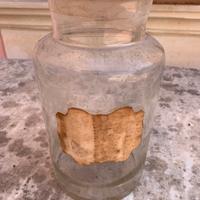 Antico barattolo in vetro