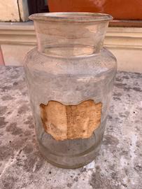 Antico barattolo in vetro