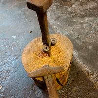 Piccolo incudine per battere il ferro 