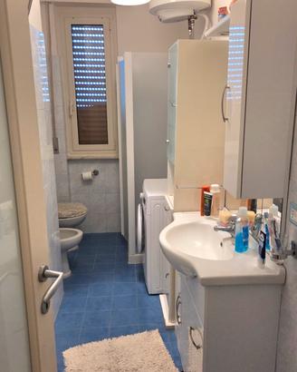mobile bagno completo di lavandino e miscelatore 