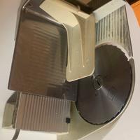 Affettatrice elettrica da tavolo