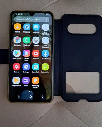 Samsung Galaxy A40, A20 e cellulari vintage