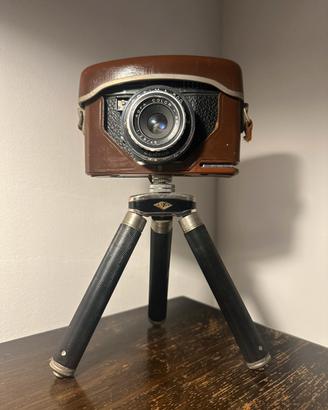 Cavalletto e macchina fotografica vintage