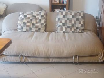 Divano e poltrone Cassina modello Soriana