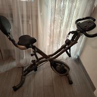 cyclette da allenamento casa con schienale e app