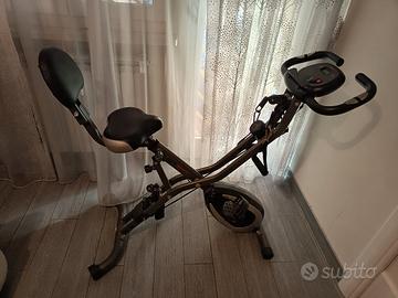 cyclette da allenamento casa con schienale e app