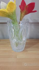 vaso in cristallo e fiori in feltro