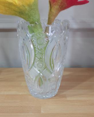 vaso in cristallo e fiori in feltro