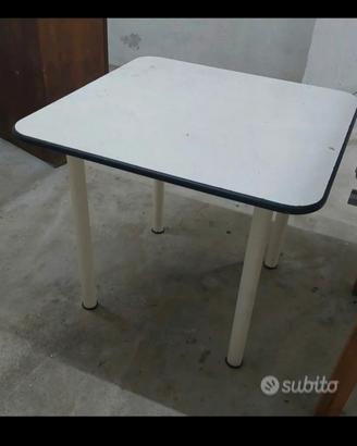 Tavolino 4 gambe 