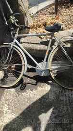 gloria anni 70 uomo ben conservata.
