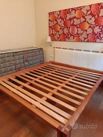 Il letto di design con due materassi ortopedici