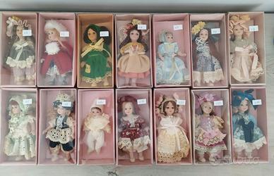 BAMBOLE DI PORCELLANA