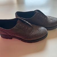 Scarpe danna inglesine grigie senza lacci nr 37.