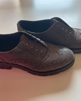 Scarpe danna inglesine grigie senza lacci nr 37.