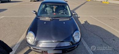 Mini Cooper 1,6 16 V 2002 nera