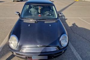 Mini Cooper 1,6 16 V 2002 nera