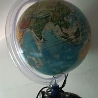 mappamondo che si illumina