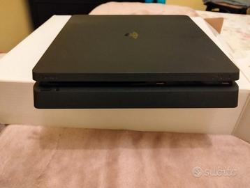 Ps4 con 1000 giga di memoria più 5 giochi