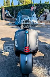 Vespa 300 GTS grigio opaco