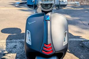Vespa 300 GTS grigio opaco