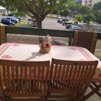 Tavolo più 4sedie normali e due sedie a sdraio